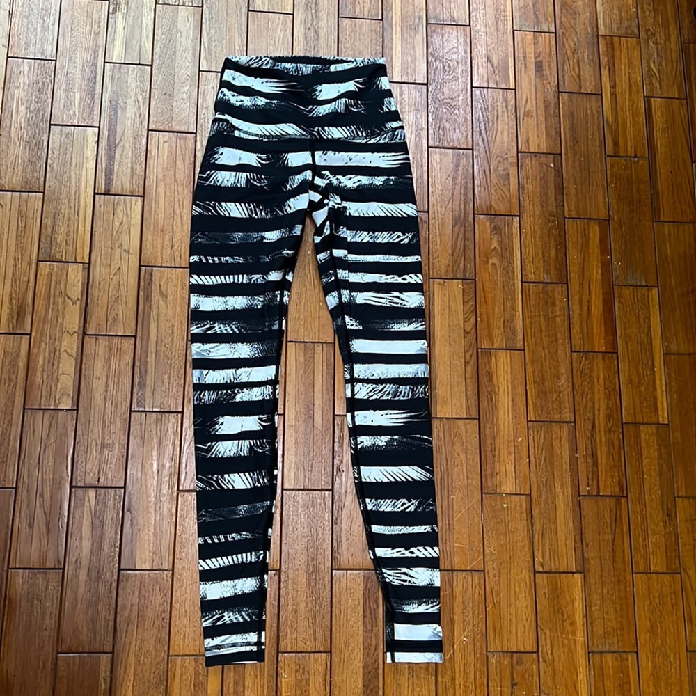 LuluLemon size 4 leggings